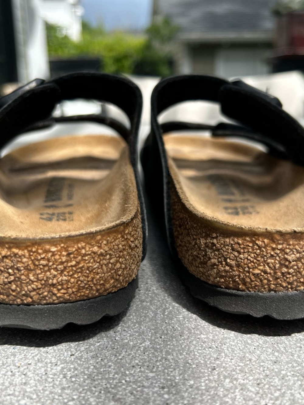 Like New Black Birkenstock Arizona Leather Sandals Unisex - Free Shipping - Picture 6 of 6
